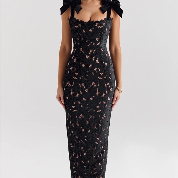 House of CB Dresses & Skirts - House of CB Tiff Black velvet Dress, NWOT